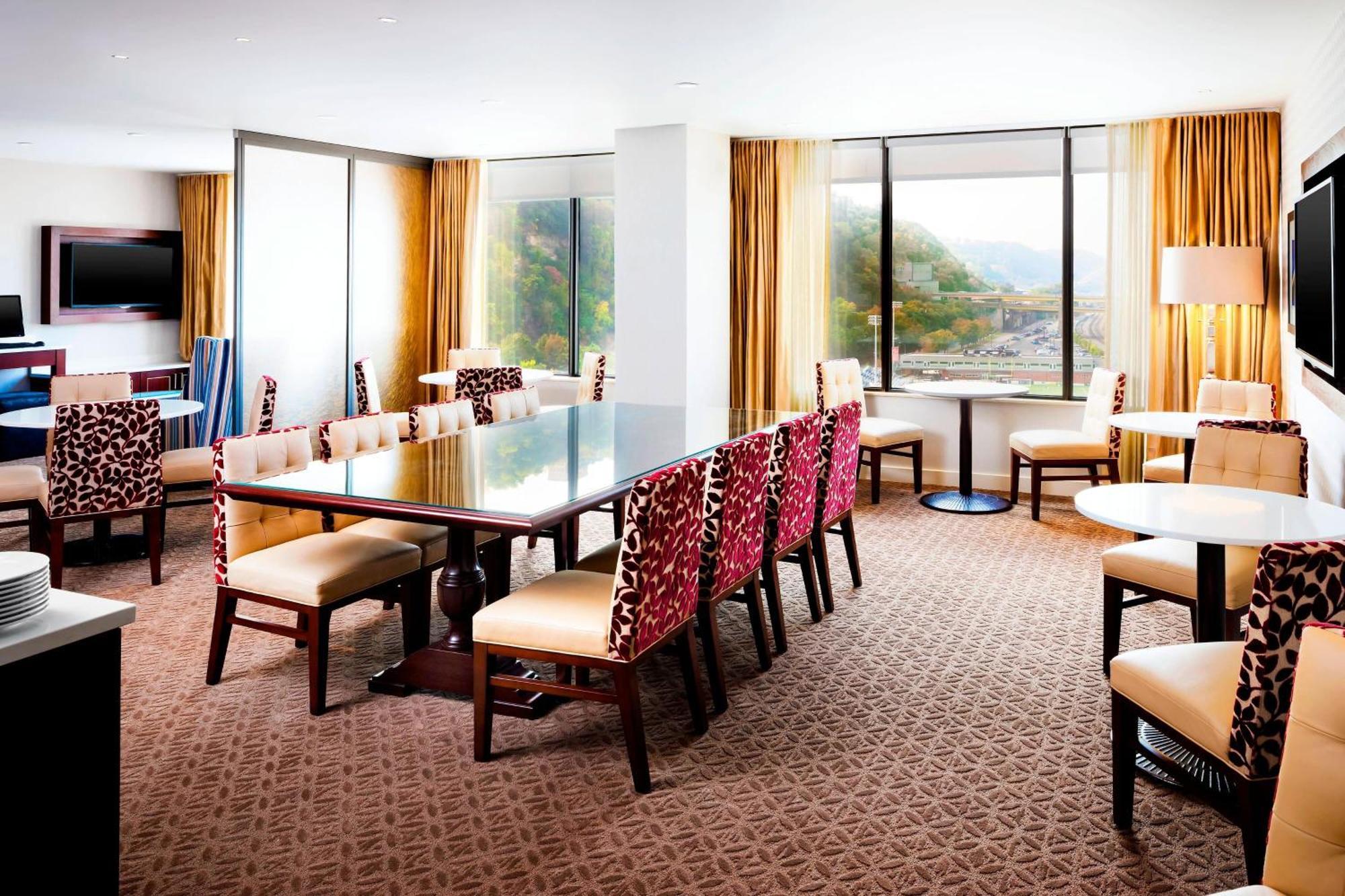 Sheraton Pittsburgh Hotel At Station Square Екстер'єр фото